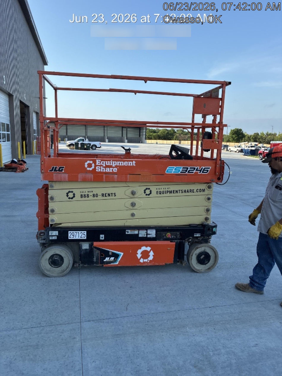 2023 JLG ES3246