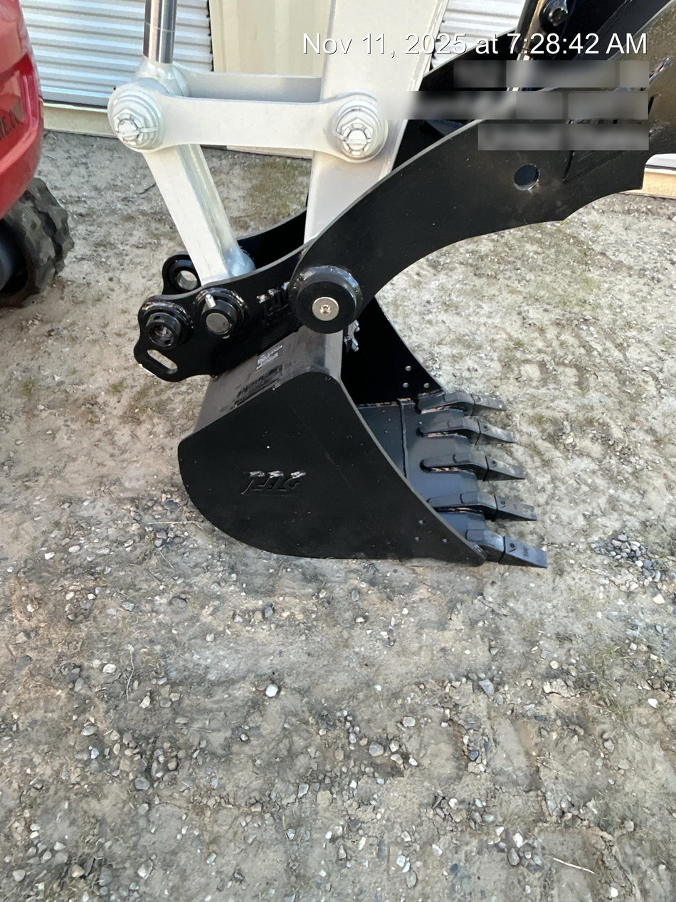 2025 TAKEUCHI 24" Bucket Takeuchi