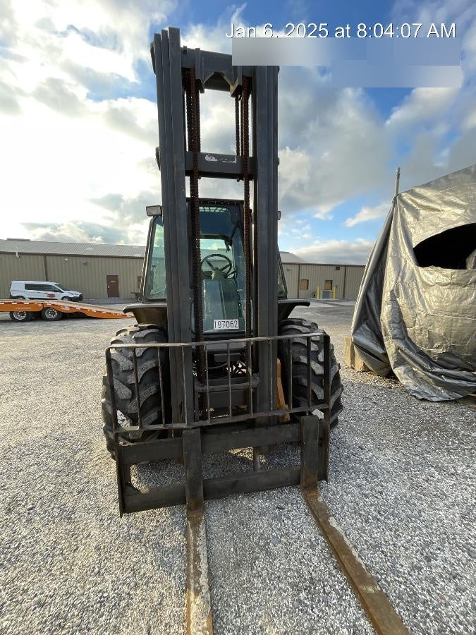 2021 CASE 586H