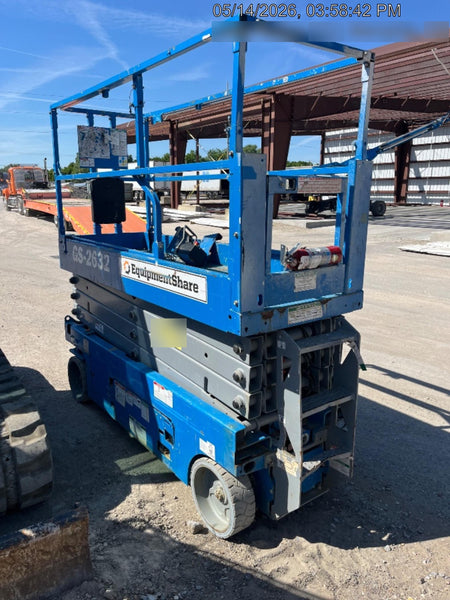 2019 Genie GS-2632 Folding rails with half height swing gate