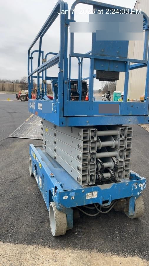 2019 Genie GS-4047 Folding rails with half height swing gate