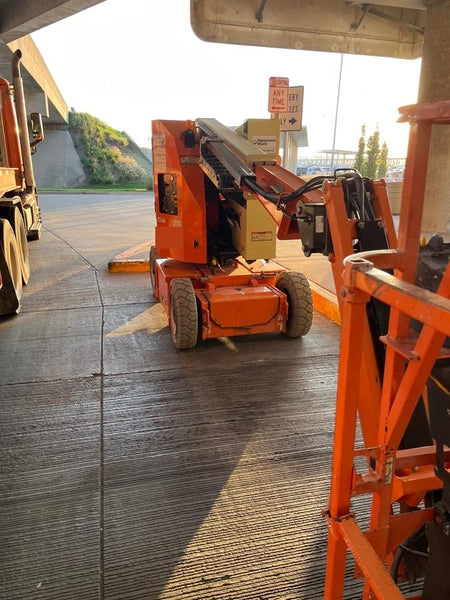 2019 JLG E300AJP