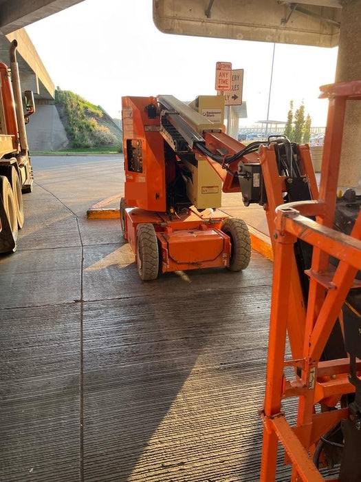 2019 JLG E300AJP