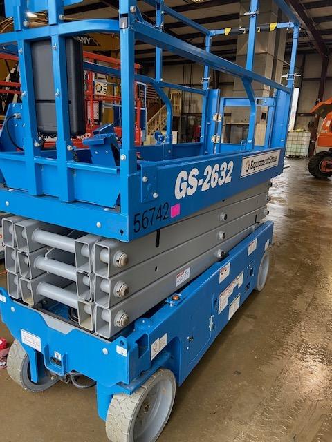 2019 Genie GS-2632 Folding rails with half height swing gate