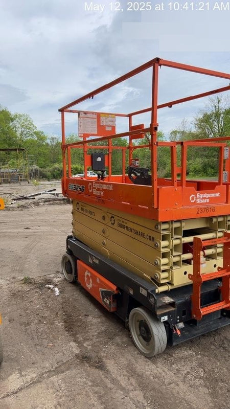 2022 JLG ES3246
