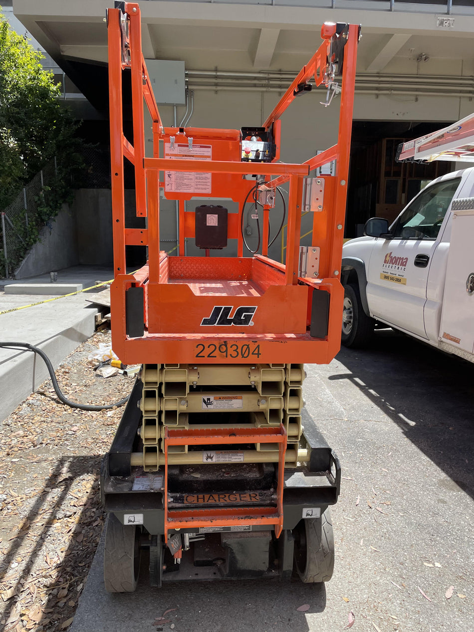 2022 JLG ES1932