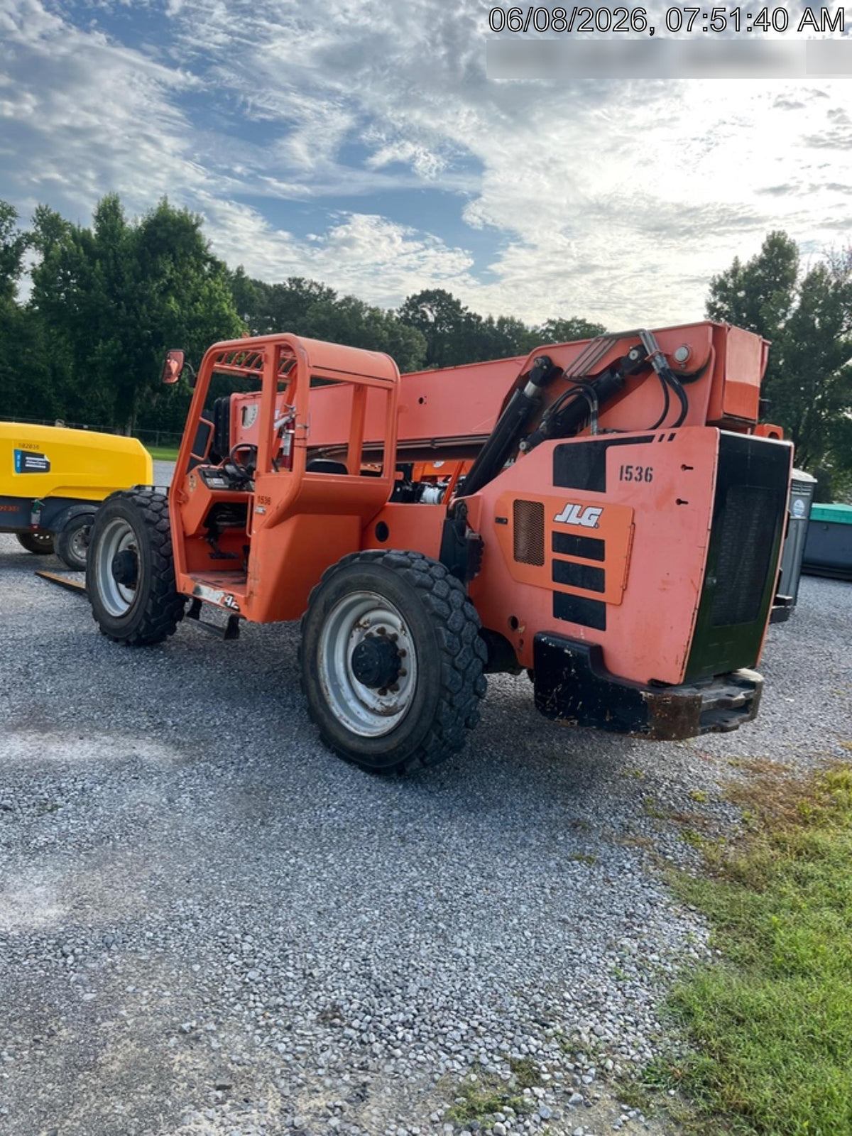 2016 JLG 8042