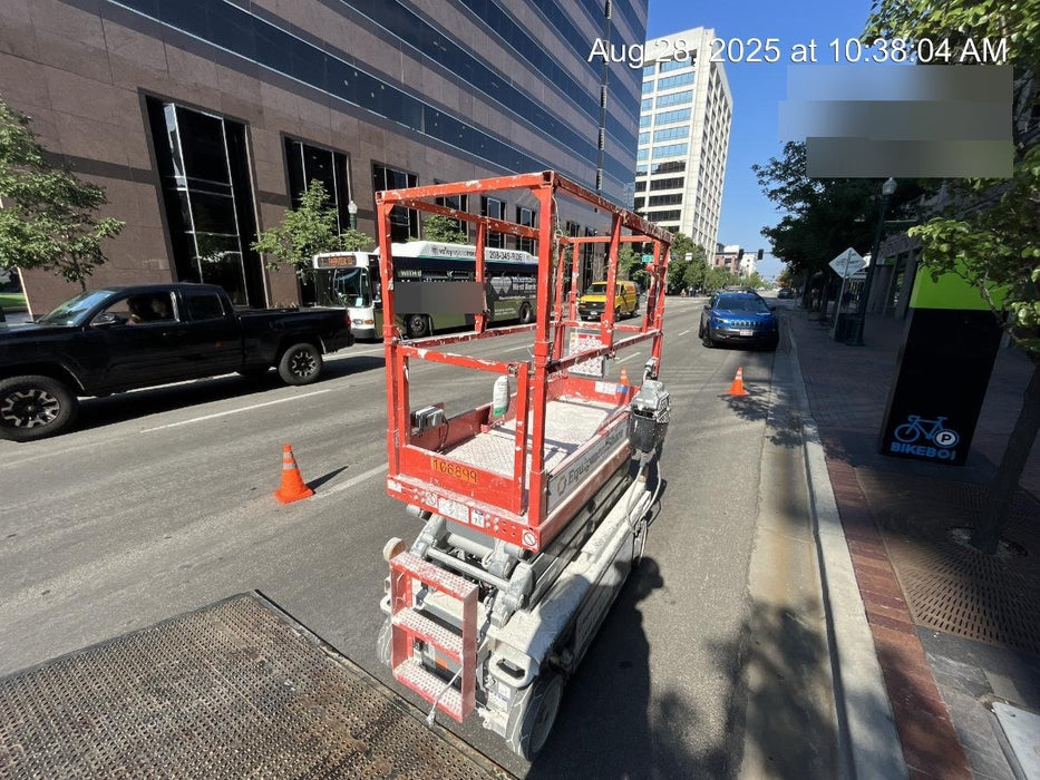 2020 Skyjack SJIII-3219 Solid NM Tires, Half height spring hinged entry gate, Dual Beacons, 800W Inverter