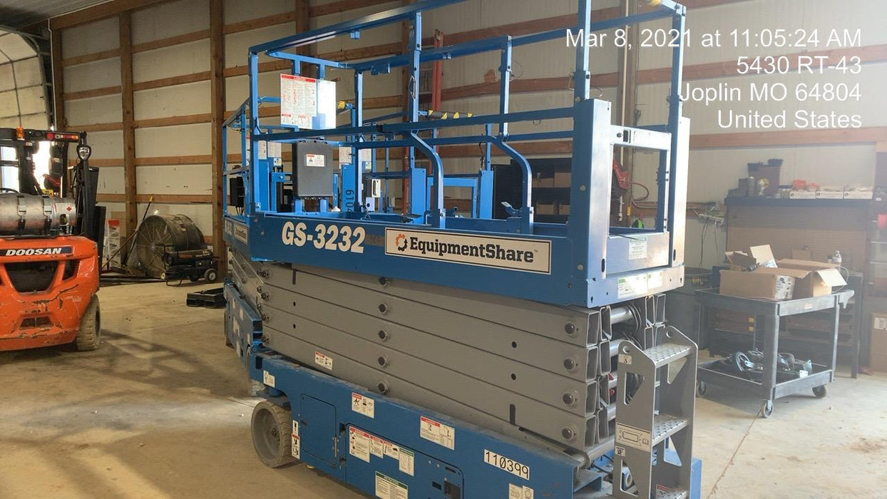 2020 Genie GS-3232 Standard, Folding half height swing gate, 800W Inverter