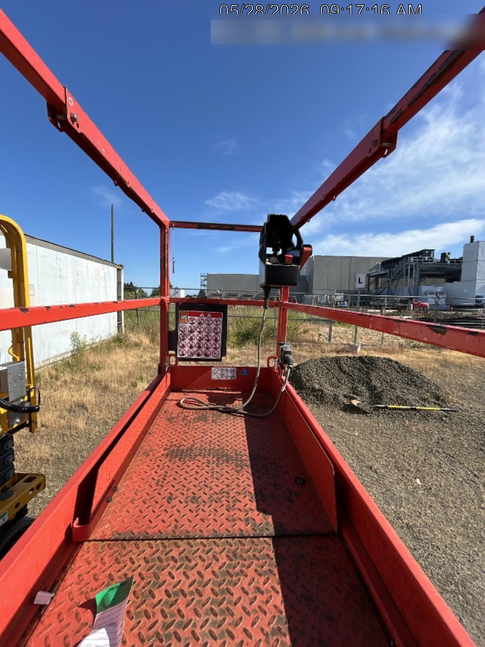 2020 Skyjack SJIII-3219 Solid NM Tires, Half height spring hinged entry gate, Dual Beacons, 800W Inverter