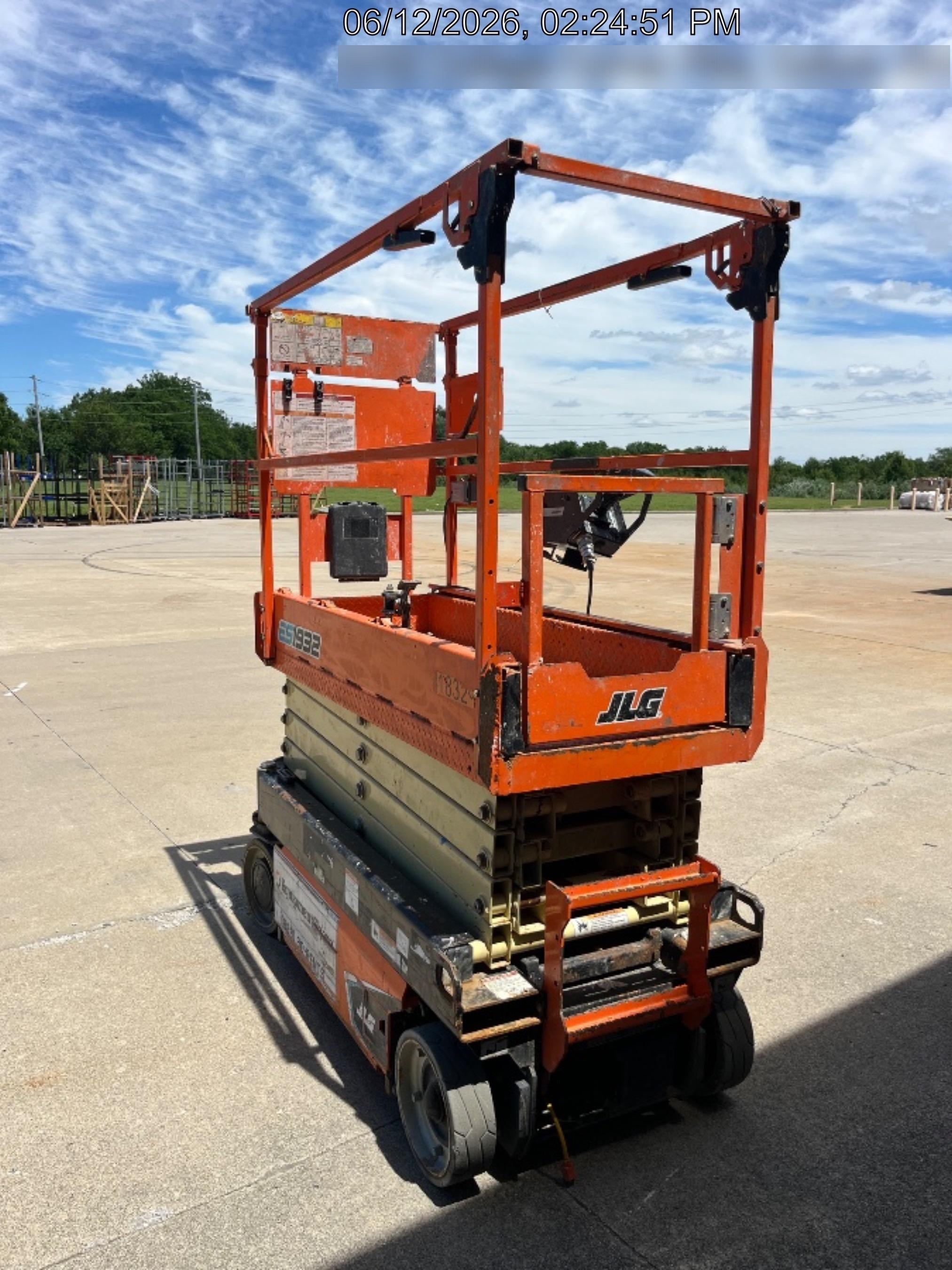 2021 JLG ES1932