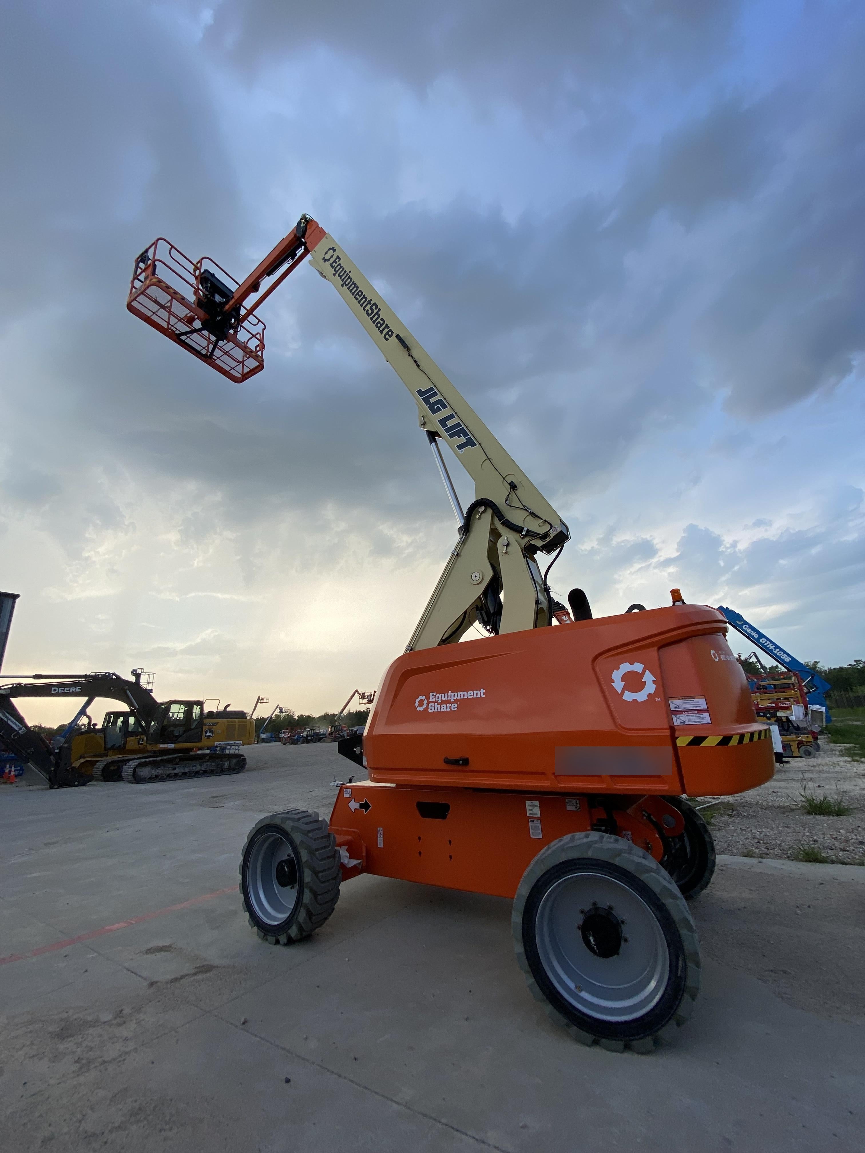 2022 JLG 660SJ