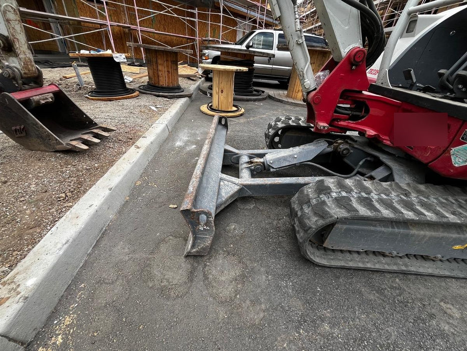 2021 TAKEUCHI TB235-2R