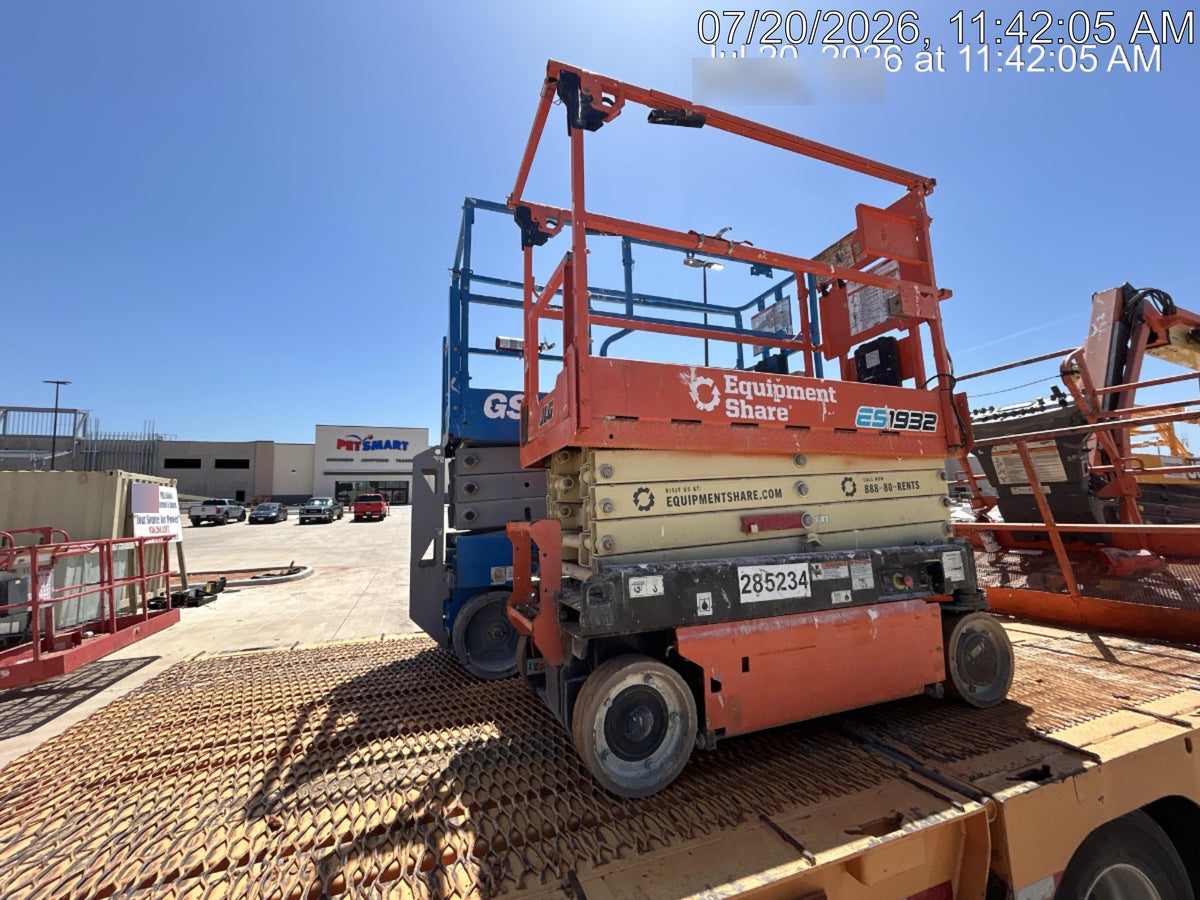 2022 JLG ES1932