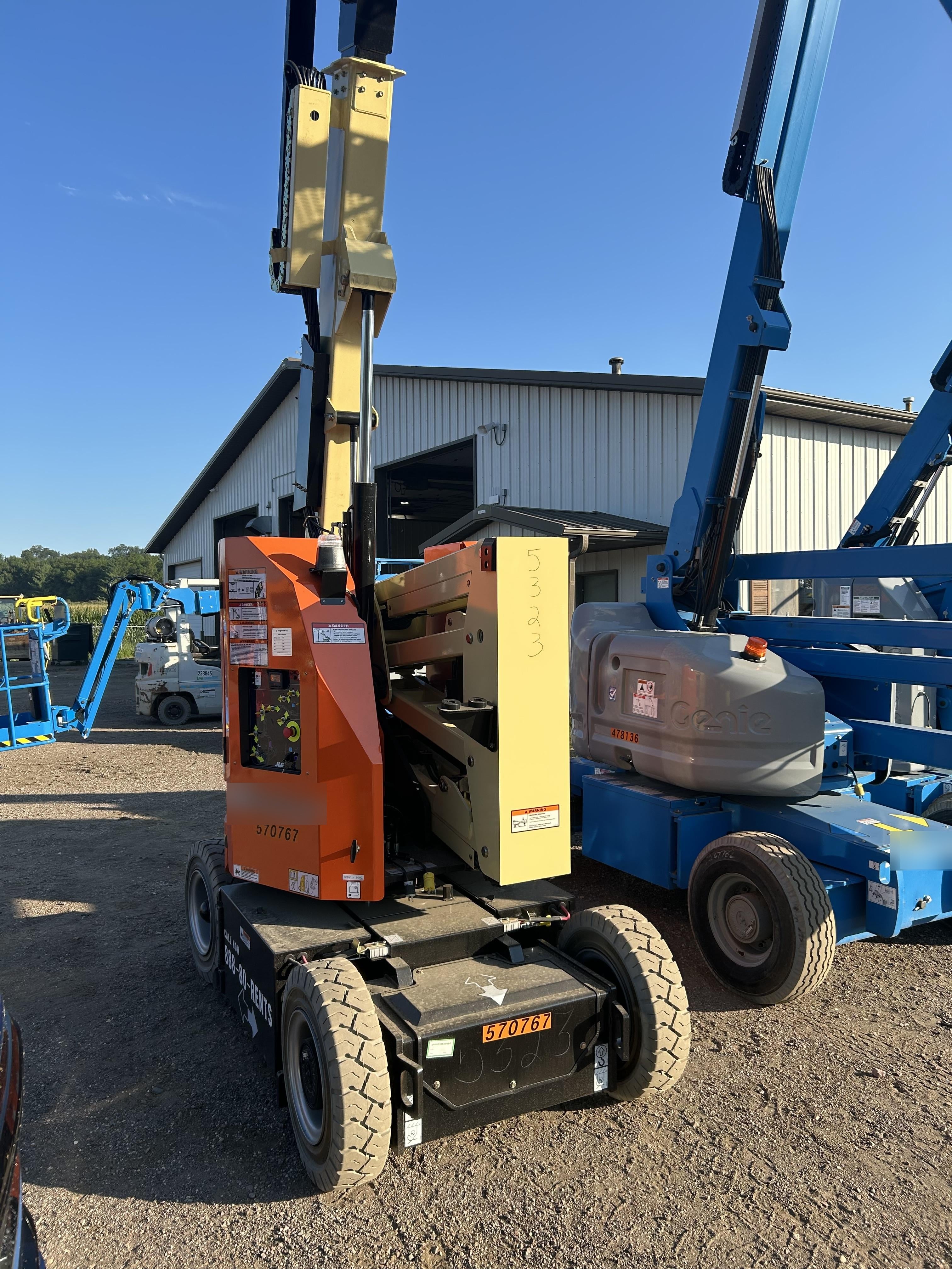 2025 JLG E300AJP