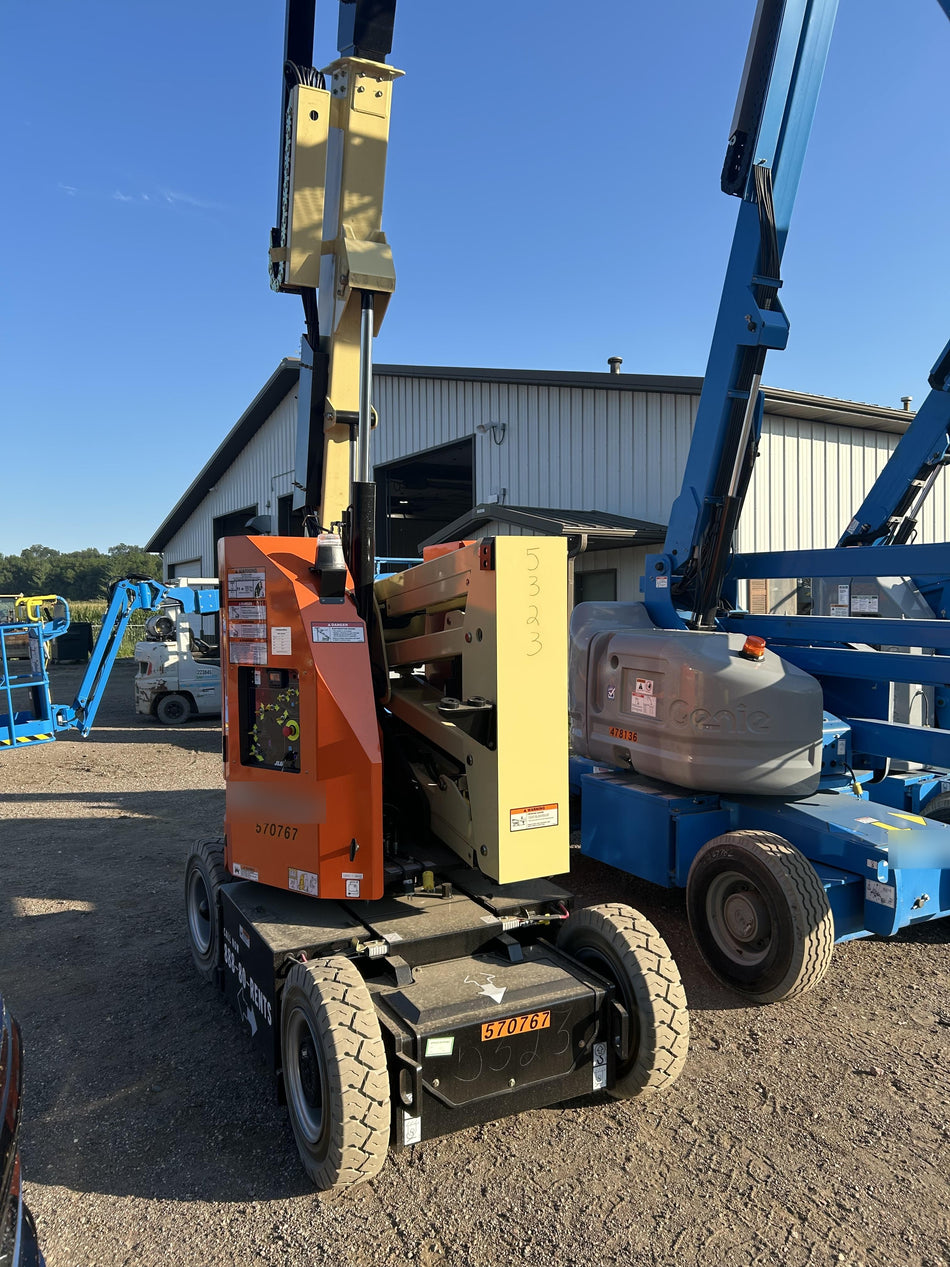 2025 JLG E300AJP