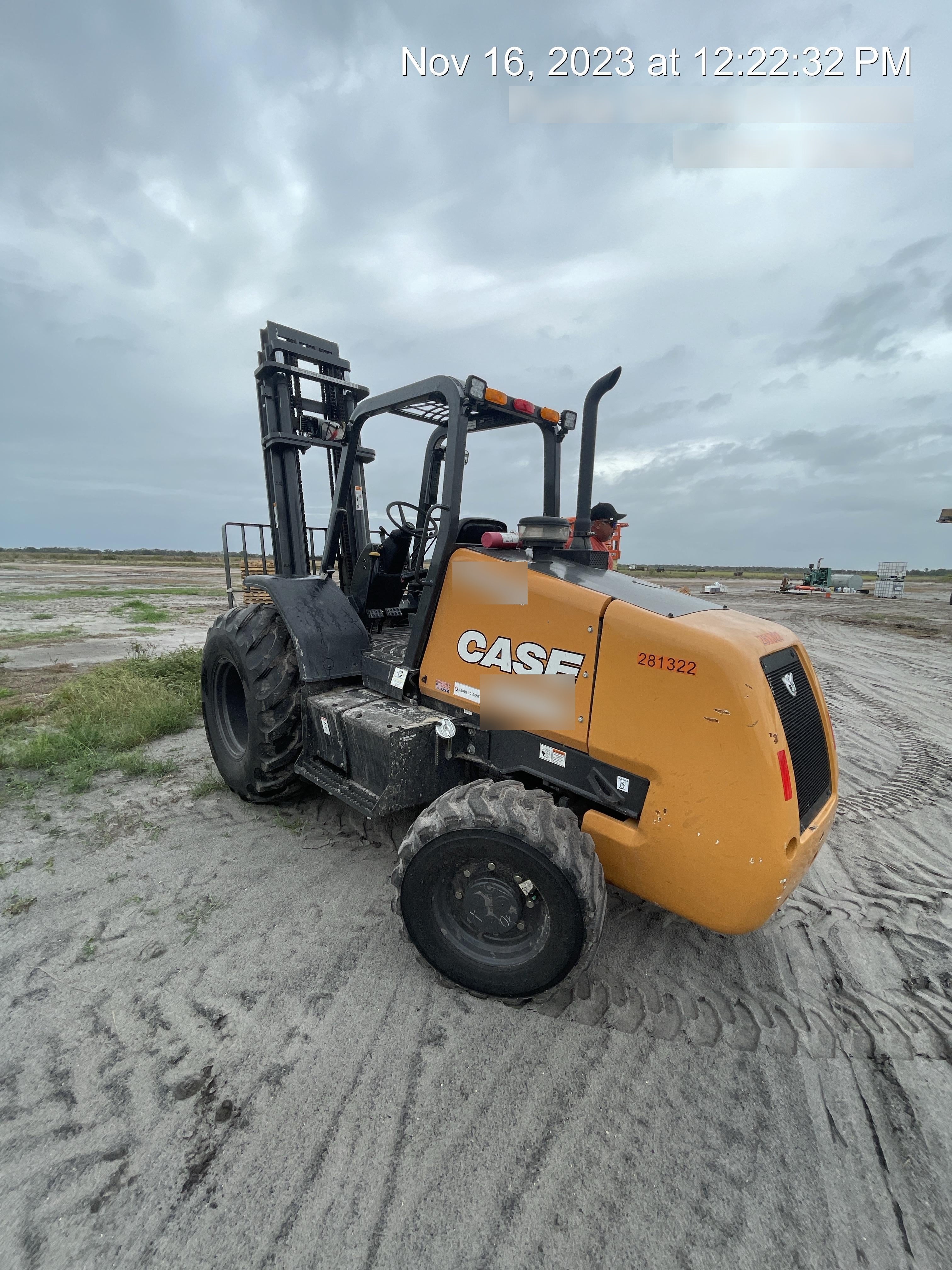 2023 CASE 588H