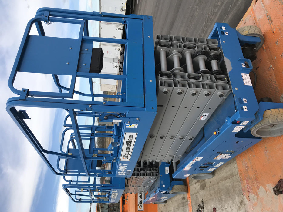 2019 Genie GS-4047 Folding rails with half height swing gate