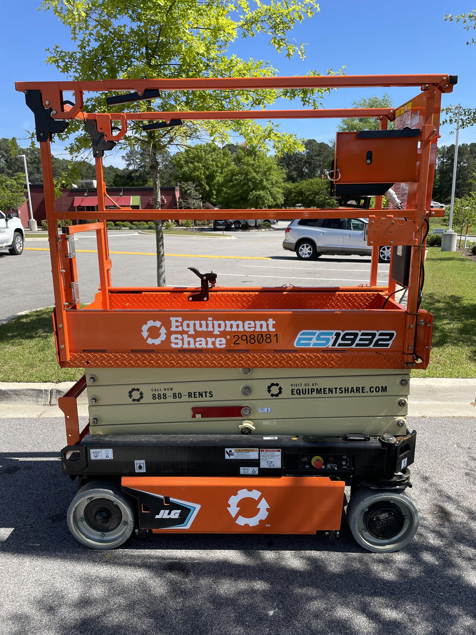 2023 JLG ES1932
