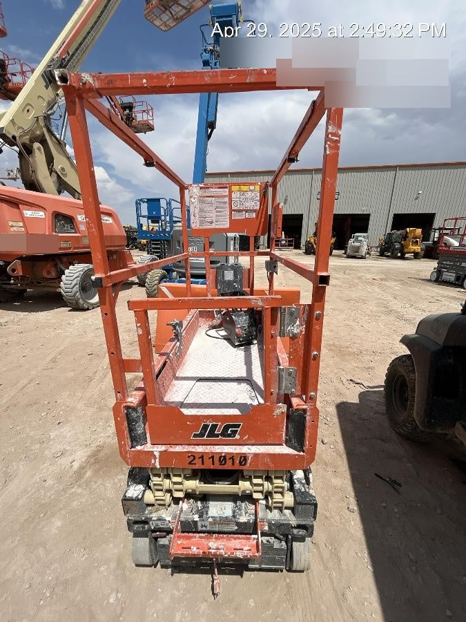 2022 JLG ES1330L