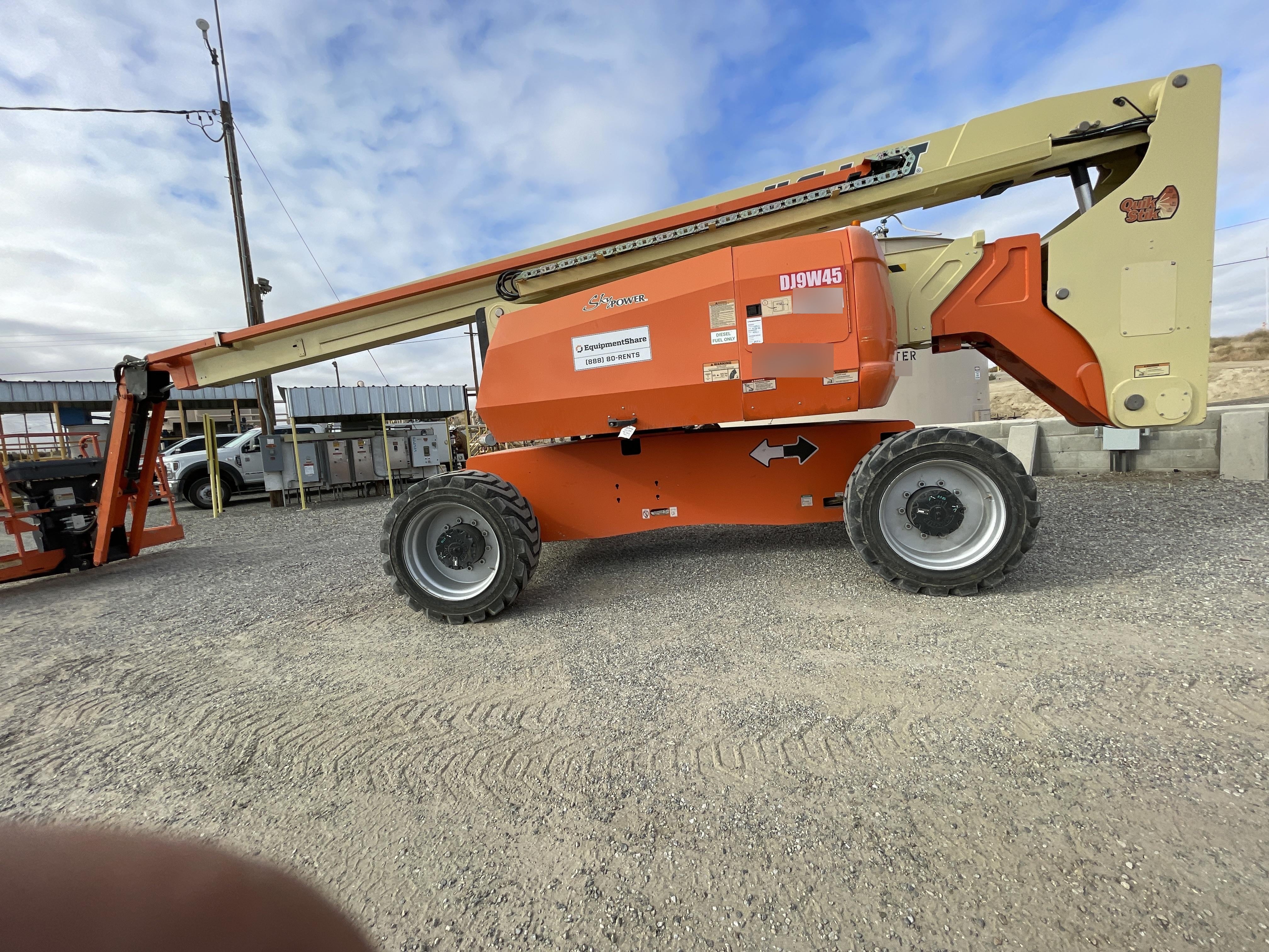 2020 JLG 800AJ
