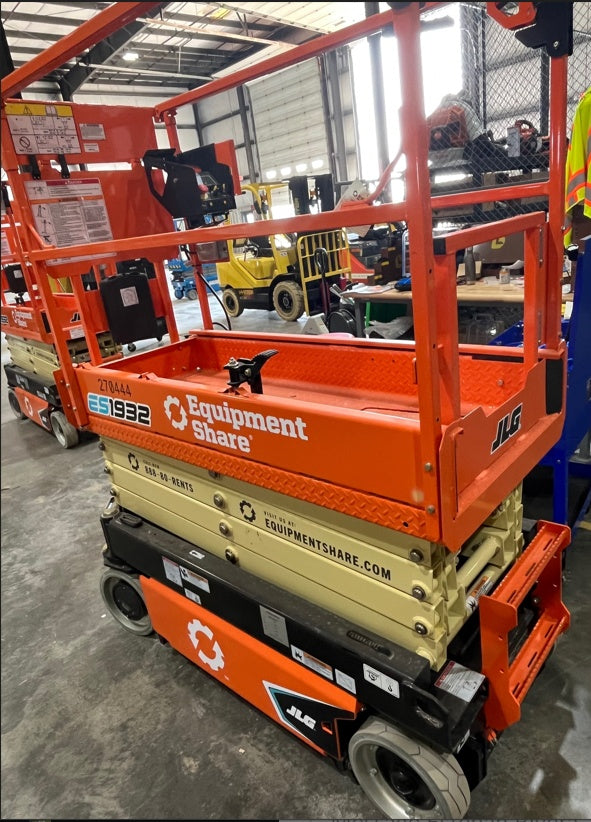 2022 JLG ES1932