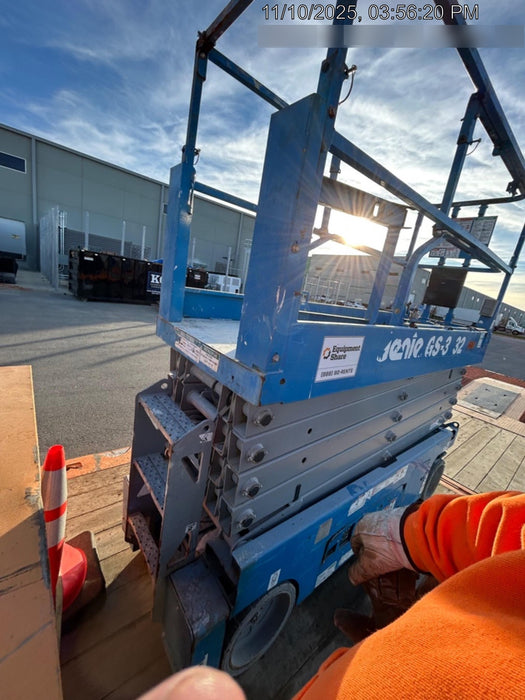 2017 Genie GS-3232 Genie GS3232 32' Scissor Lift