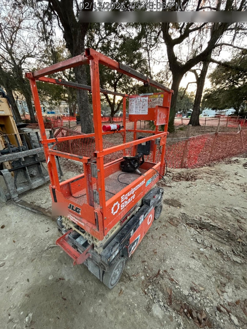 2022 JLG ES1330L