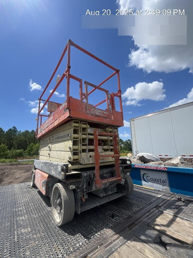 2022 JLG ES3246