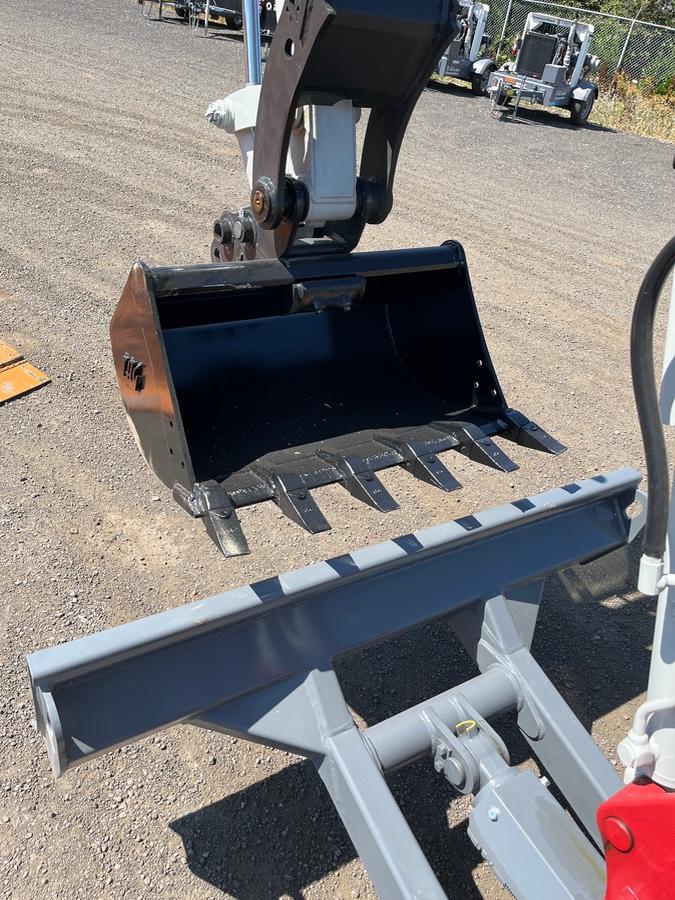 2025 TAKEUCHI TB235-2CR