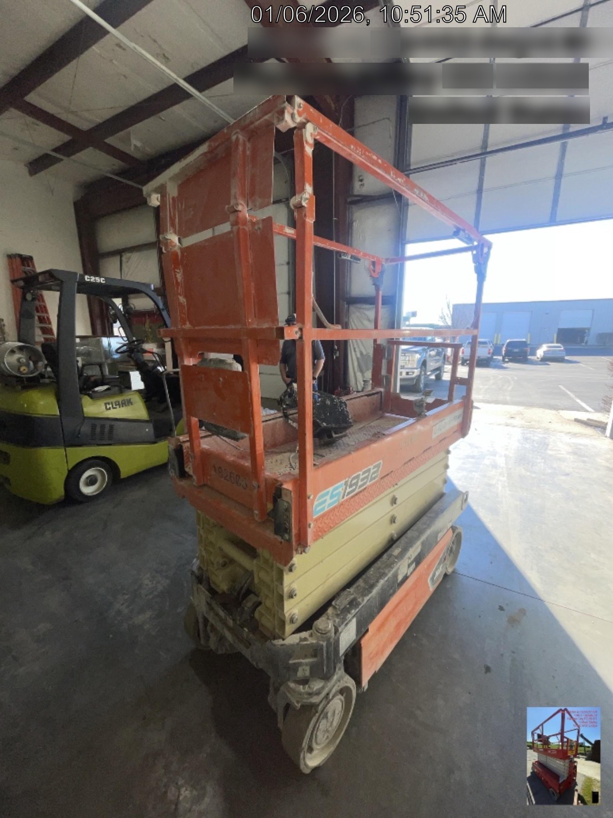 2021 JLG ES1932