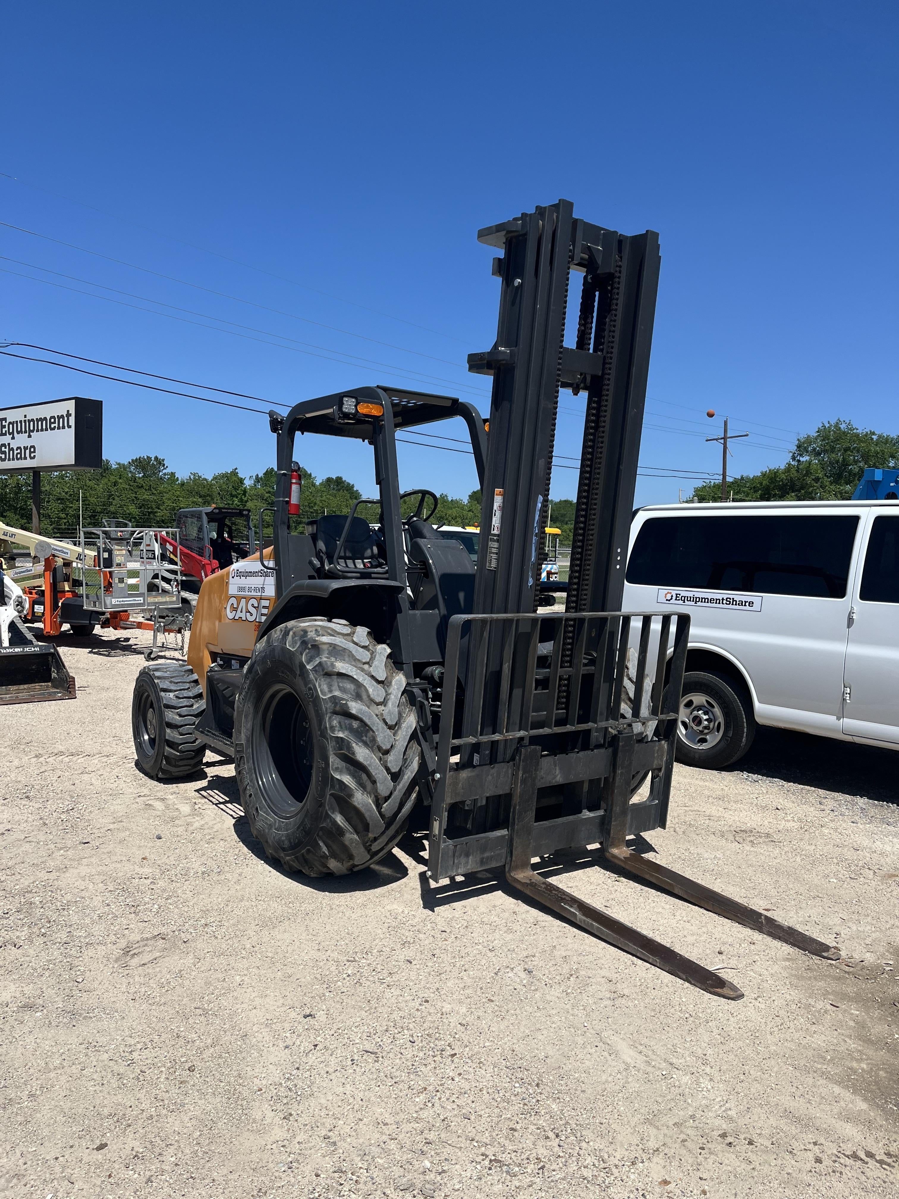 2023 CASE 588H