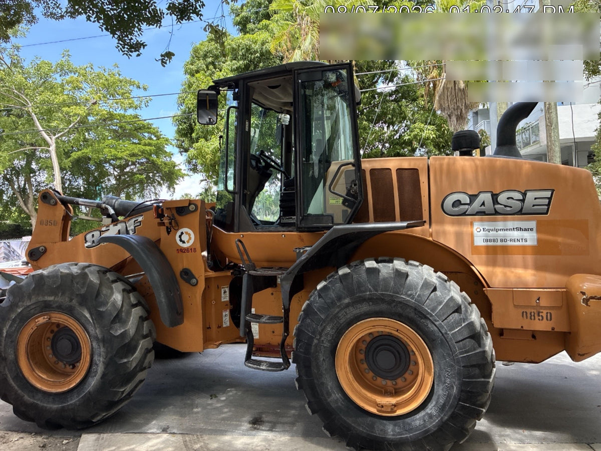2016 Case 821F CLOSED CAB, JRB 418 STYLE HYD COUPLER