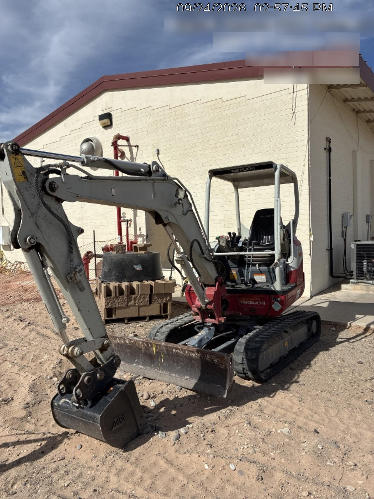 2021 TAKEUCHI TB235-2R