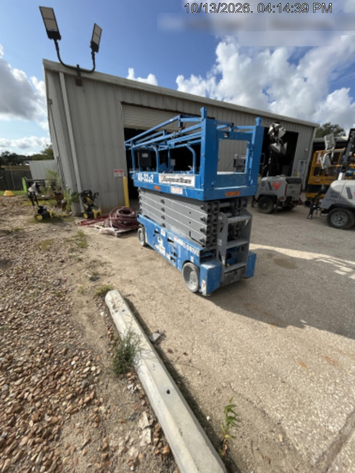 2023 GENIE GS-3232