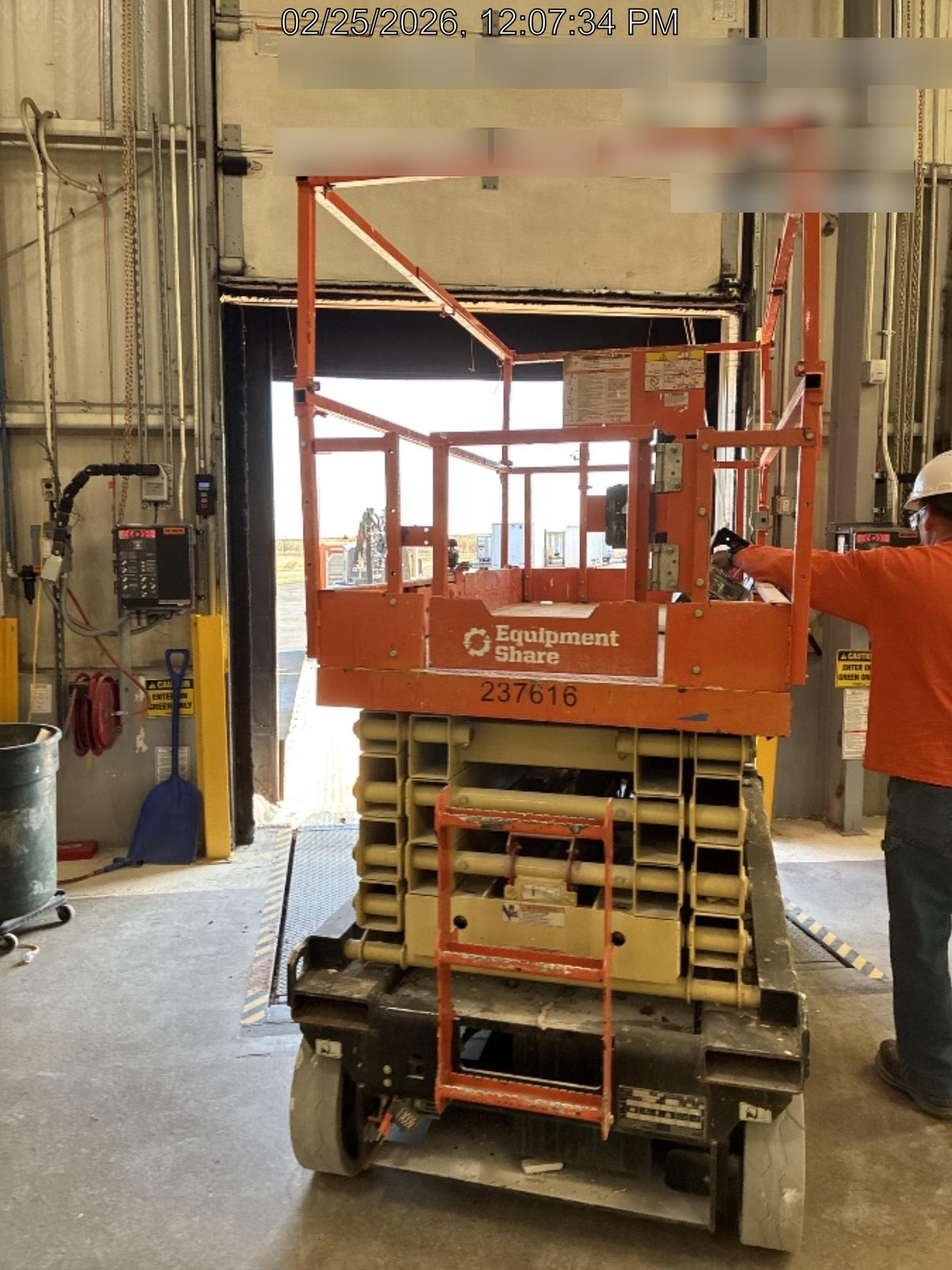 2022 JLG ES3246