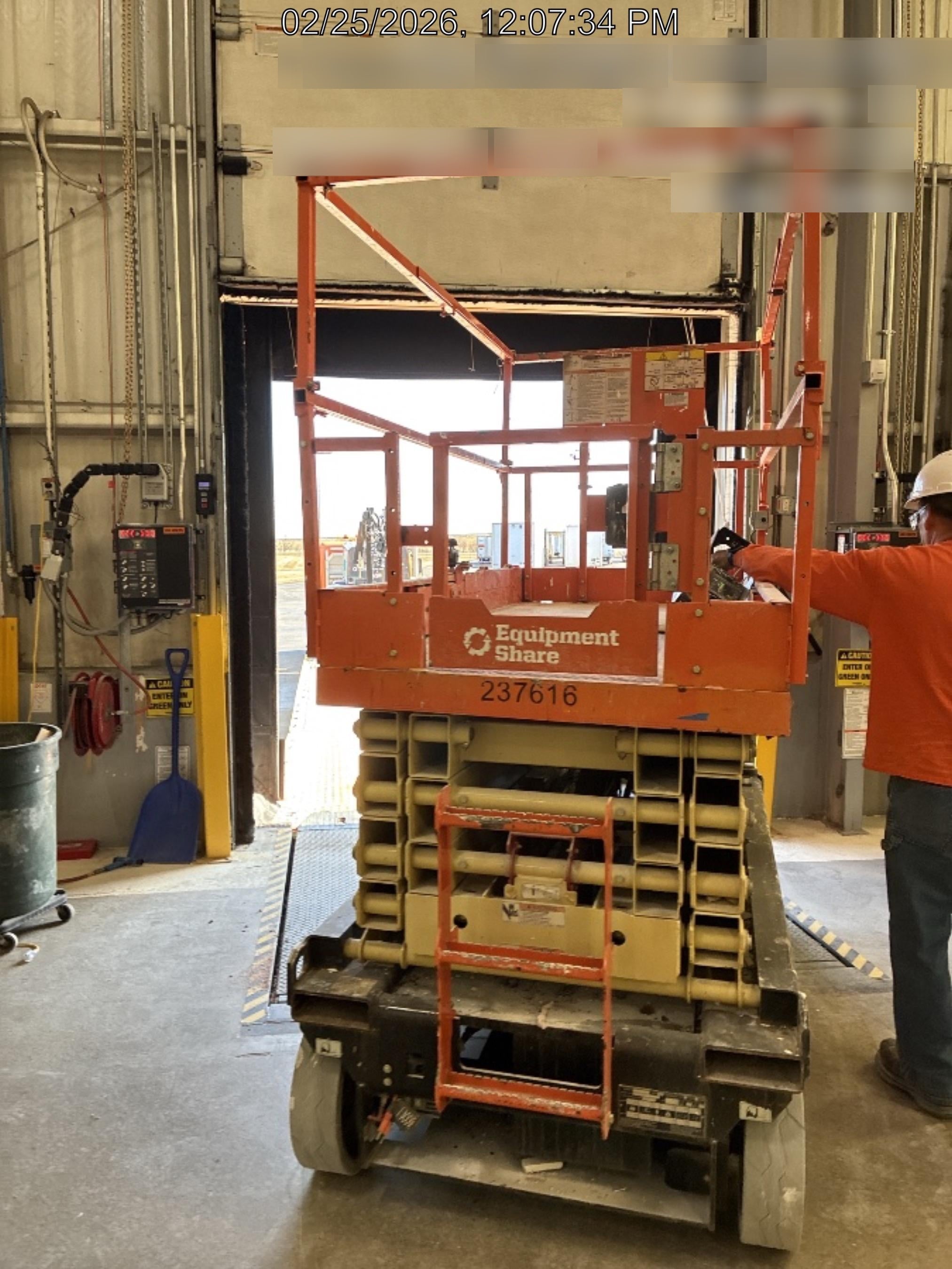 2022 JLG ES3246