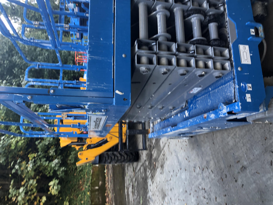 2019 Genie GS-4047 Folding rails with half height swing gate, 800W Inverter