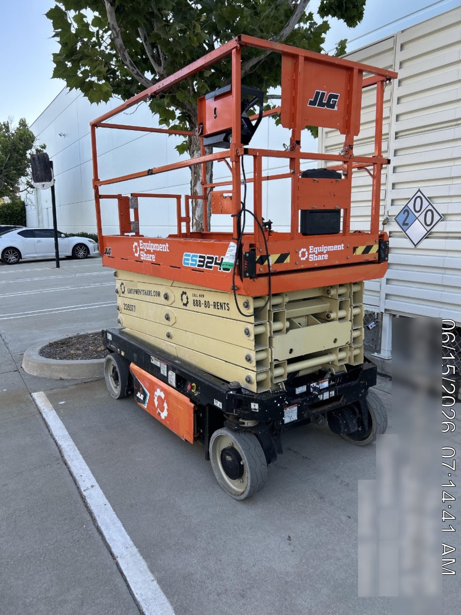 2022 JLG ES3246