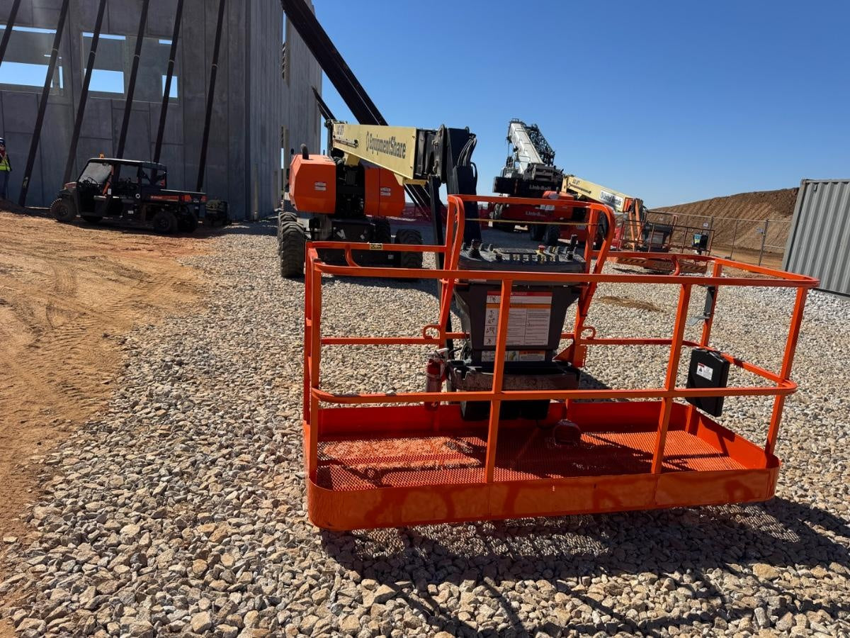 2023 JLG 860SJ