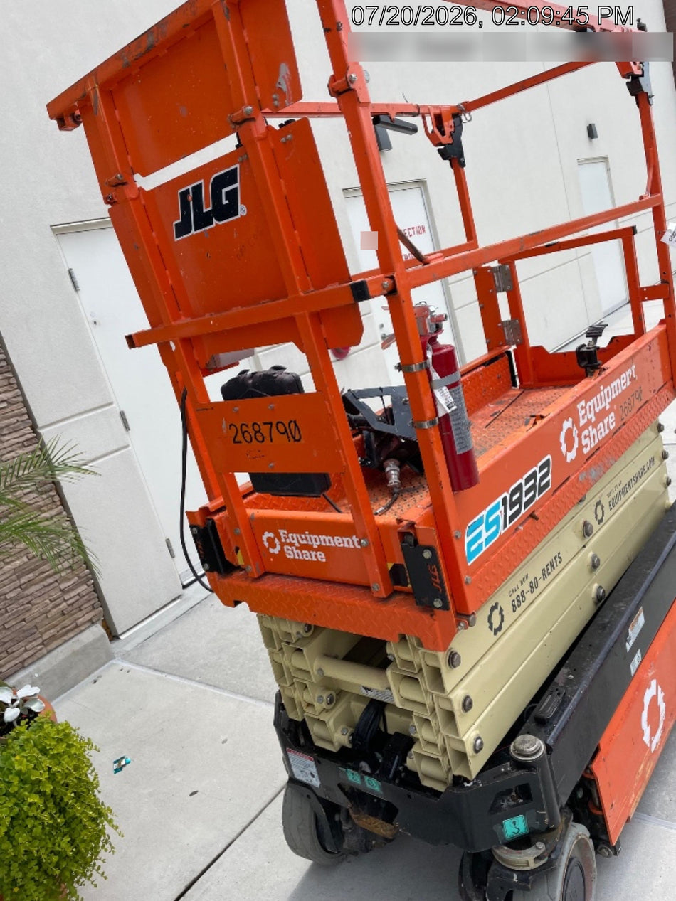 2022 JLG ES1932