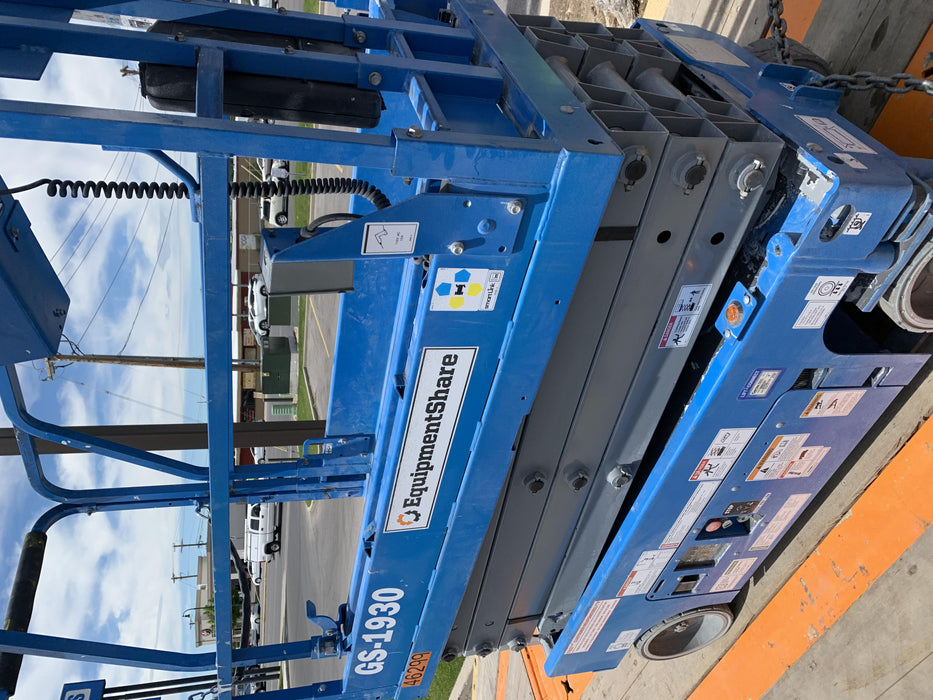 2019 Genie GS-1930 Fixed rails with chain Entry