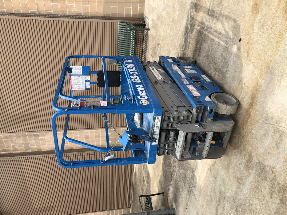 2018 Genie GS-1930 Genie GS-1930 Lift w/Fixed Rail and Chain Entry