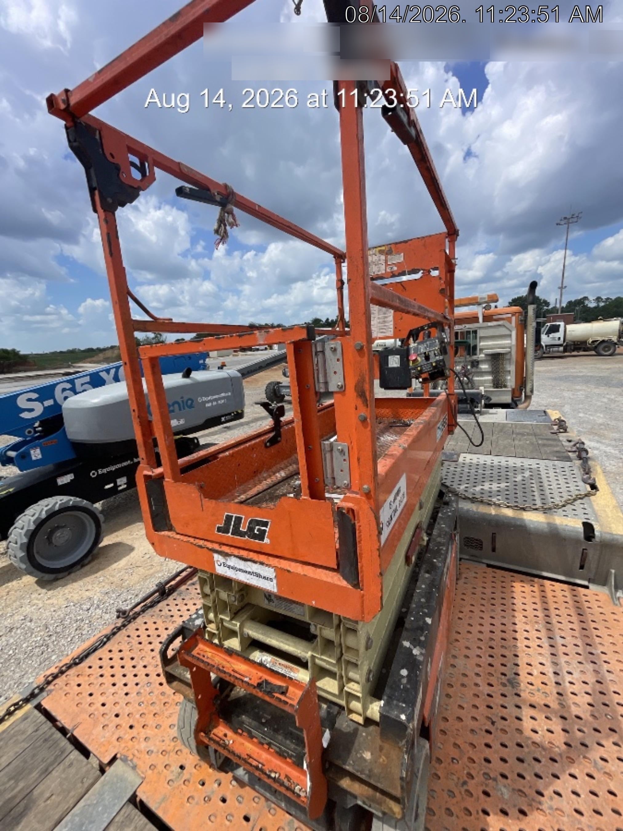 2021 JLG ES1932
