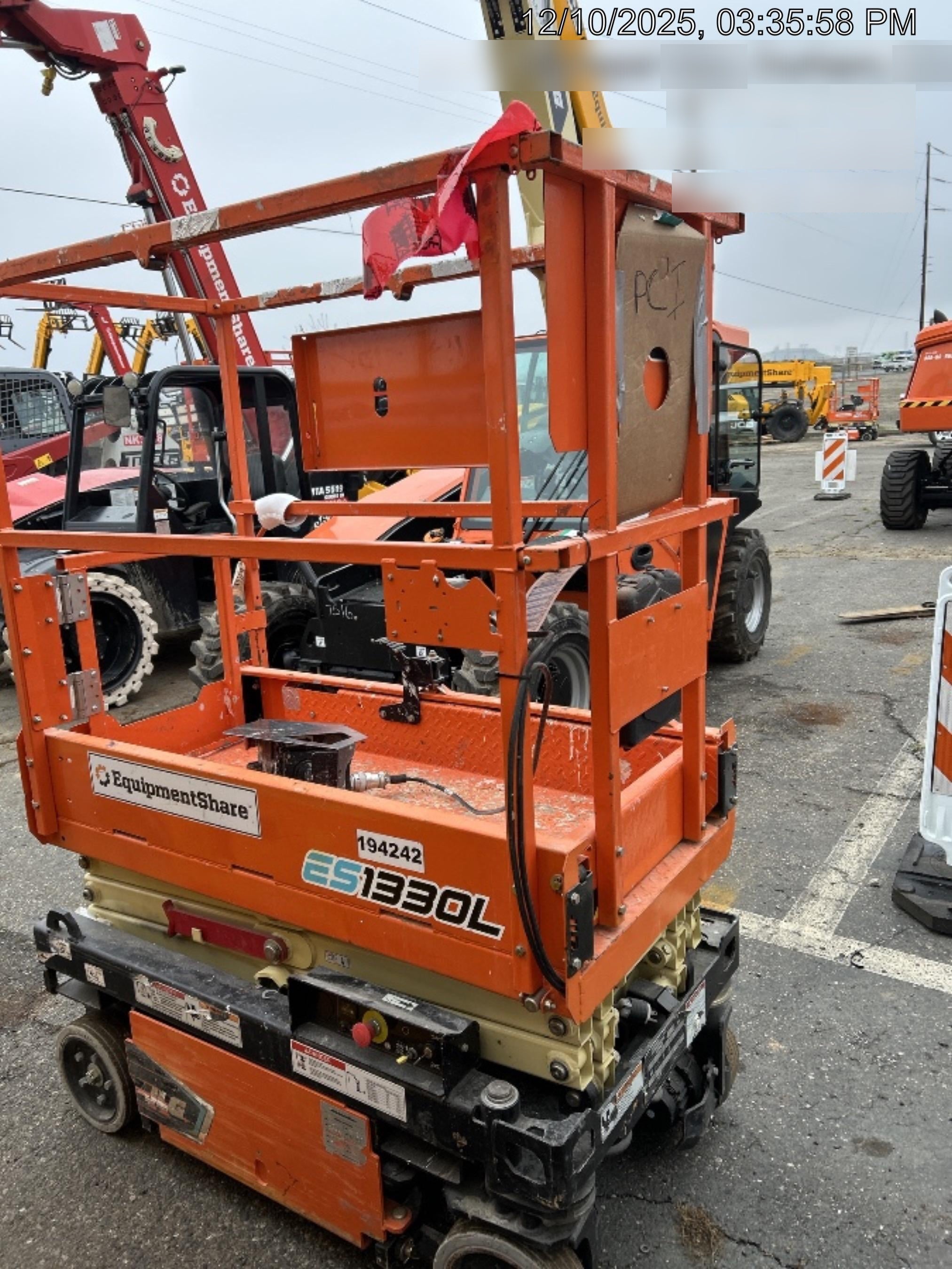 2021 JLG ES1330L