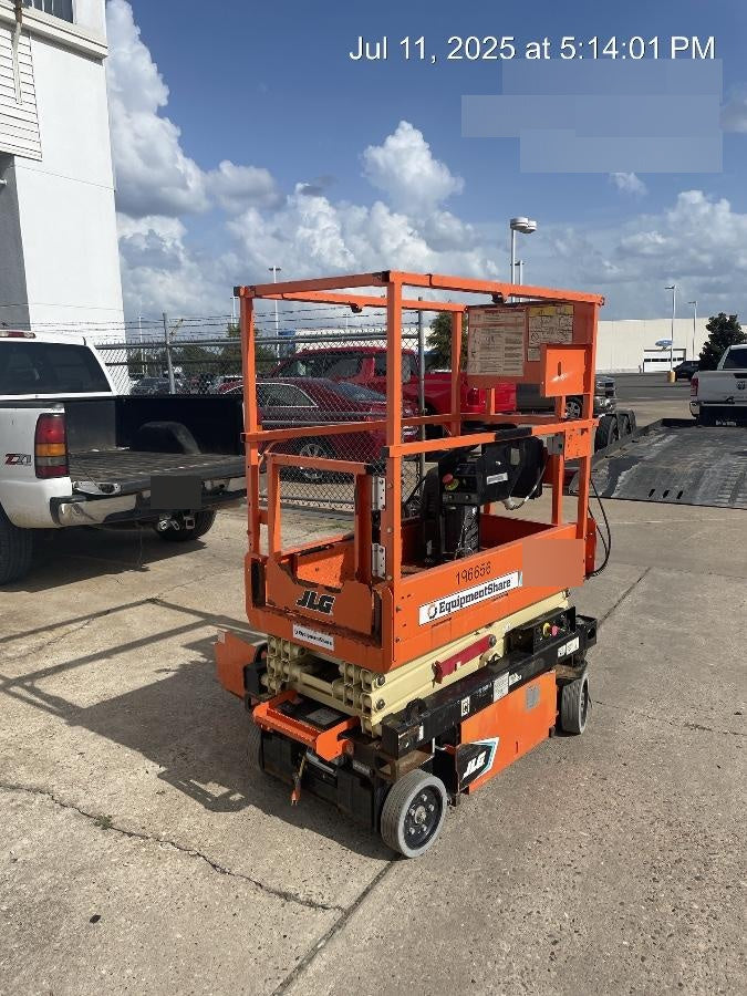 2021 JLG ES1330L