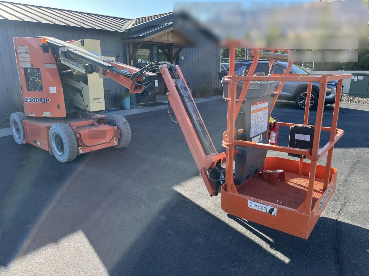 2019 JLG E300AJP