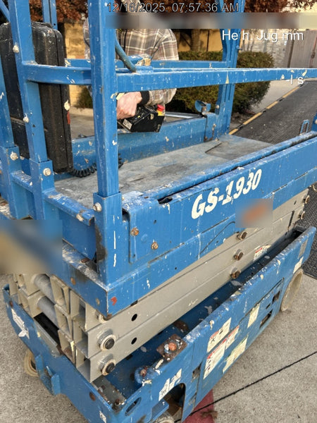 2019 Genie GS-2632 Folding rails with half height swing gate