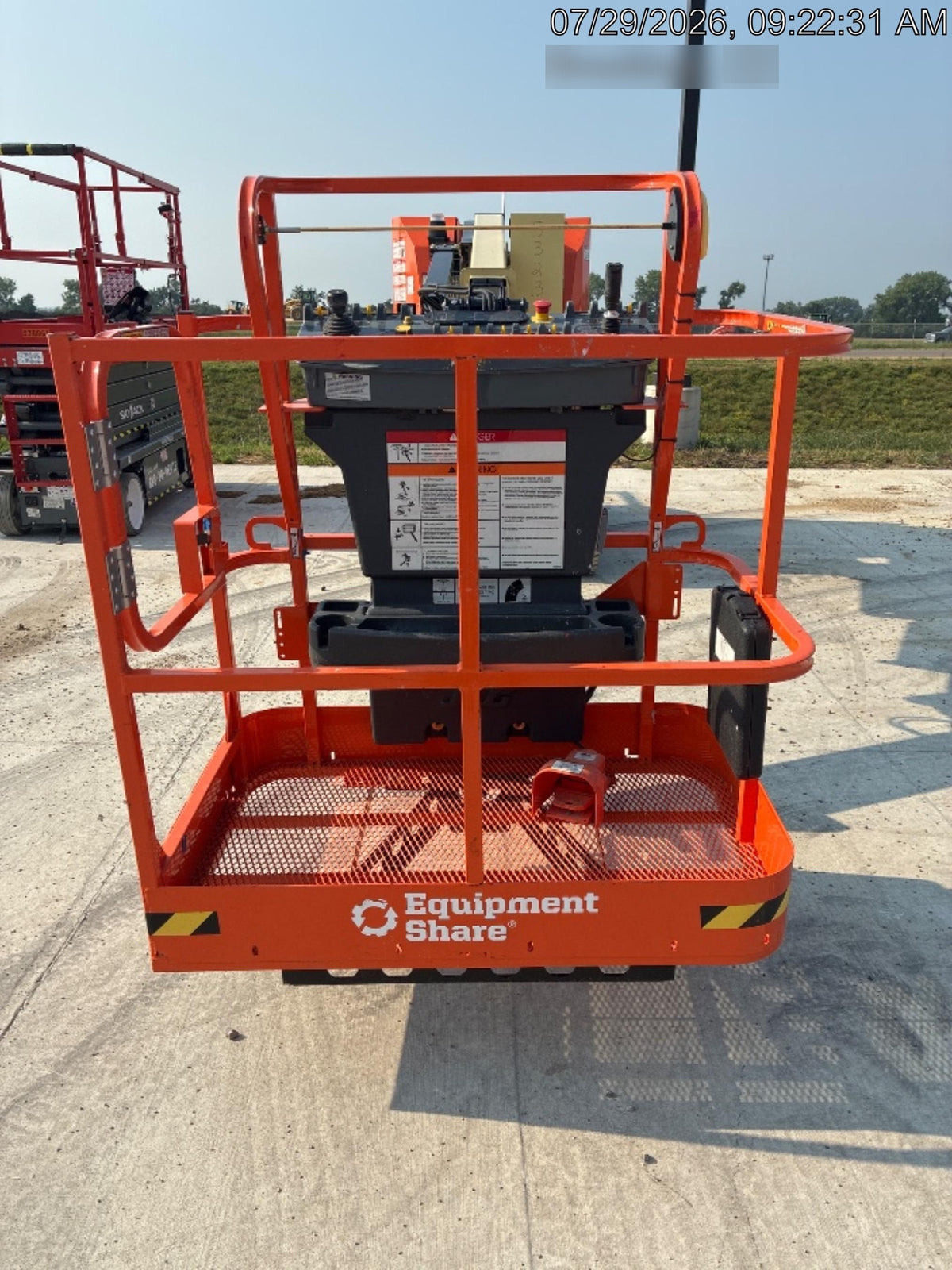 2025 JLG E300AJP