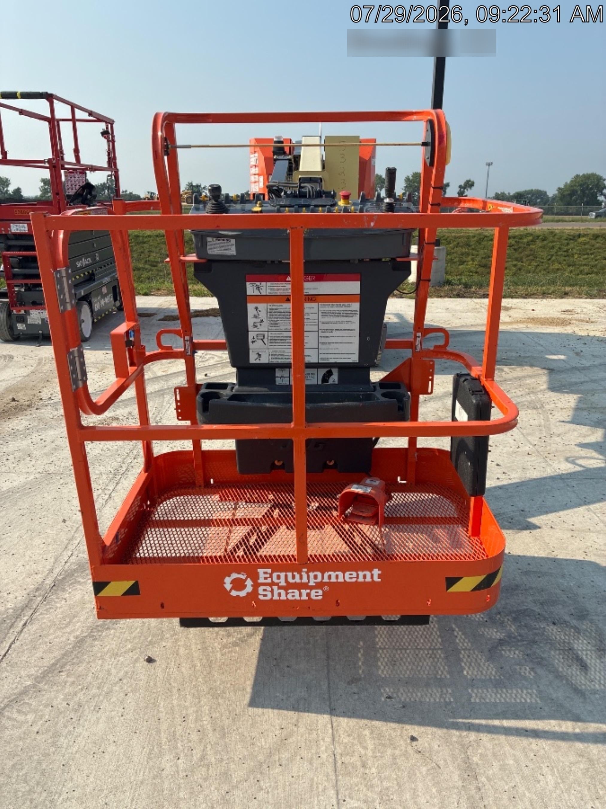 2025 JLG E300AJP